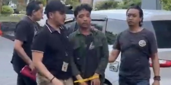 polres-gresik-tangkap-penagih-bank-plecit-yang-patahkan-jari-istri-nasabahnya