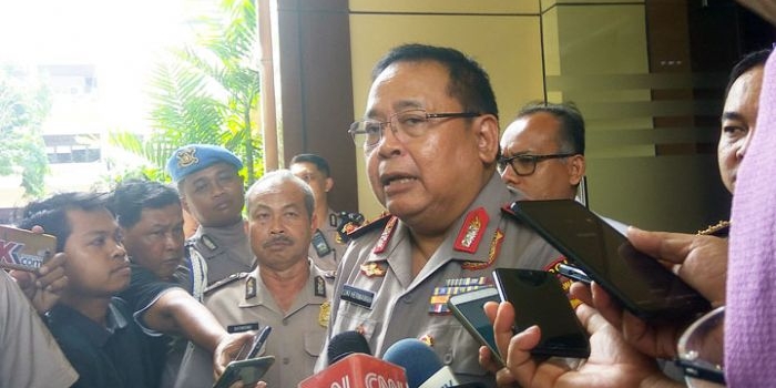 Kapolda Jatim Irjen Pol Luki Hermawan saat diwawancarai wartawan di Mapolda Jatim, Senin (13/1).