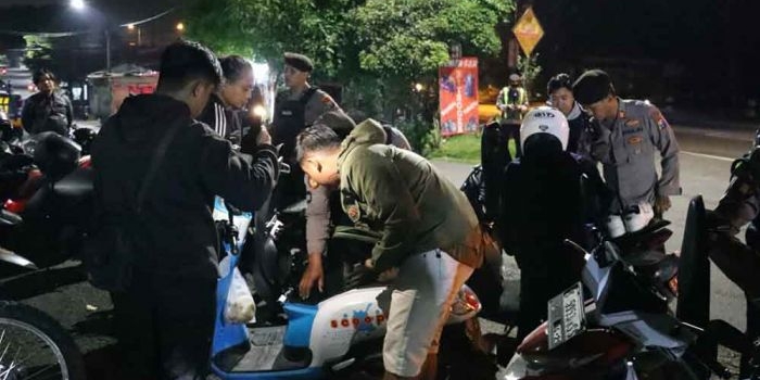 antisipasi-premanisme-polres-mojokerto-kota-gelar-razia-sajam-dan-senpi