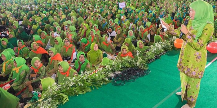 khofifah-tegaskan-peran-ibu-jaga-ketahanan-bangsa-di-hut-ke-80-muslimat-nu