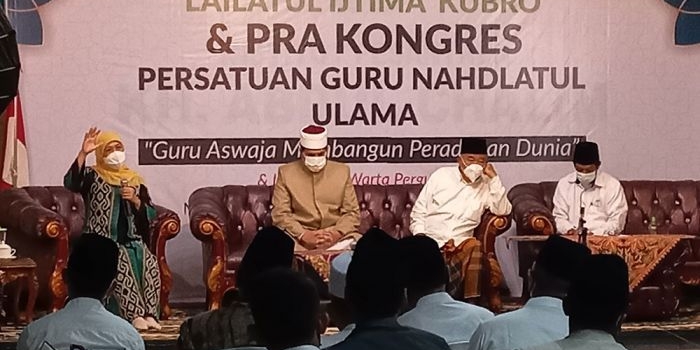 Gubernur Jawa Timur Khofifah Indar Parawansa saat menyampaikan sambutan dalam acara Lailatul Ijtima