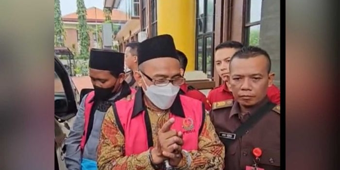 resmi-ditahan-kejari-gresik-tersangka-korupsi-ponpes-al-ibrohimi-risiko-berjuang-di-jalan-allah