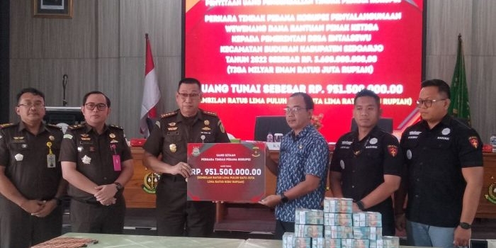 kejari-sidoarjo-sita-rp951-juta-dari-penyalahgunaan-dana-di-desa-entalsewu-buduran