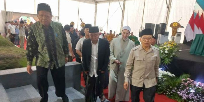 di-wisuda-sarjana-dan-pascasarjana-uac-mojokerto-fadli-zon-puji-karakter-pesantren