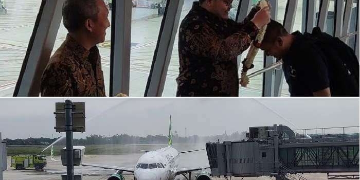 
Bupati Kediri Hanindhito Himawan Pramana saat menyambut penumpang pertama yang tiba di Bandara Dhoho Kediri dan pesawat Citilink saat disambut Water Salute. Foto: Muji Harjita/BANGSAONLINE.com 