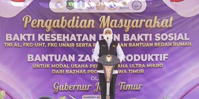 Gubernur Khofifah saat memberikan sambutan. 