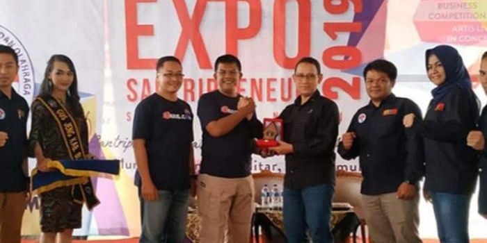 Pembukaan Santripreneur Expo 2019 yang digelar di Alun-alun Kanigoro Kabupaten Blitar.