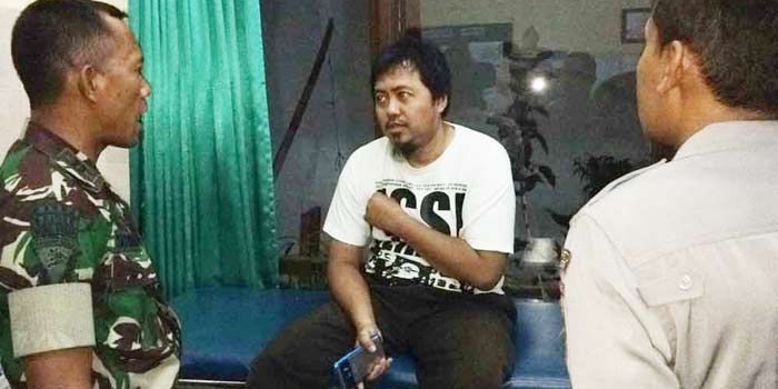 Oryza Ardianyah Wirawan saat membeberkan kronologi kejadian kepada petugas serta sejumlah awak media.