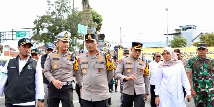 Kapolda Jawa Timur, Irjen Pol. Nanang Avianto melakukan peninjauan langsung pelabuhan ASDP Ketapang Banyuwangi, Jumat (4/4/2025). Foto: Ist.