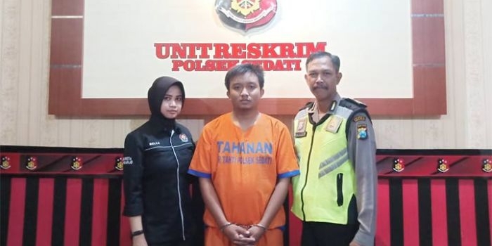 Tersangka diamankan di Mapolsek Sedati.