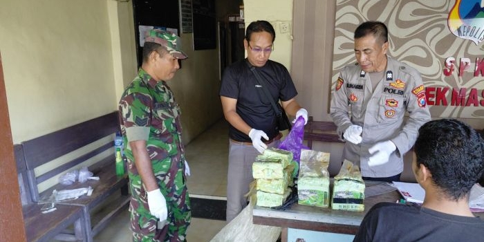 koramil-masalembu-temukan-bungkusan-dengan-isi-diduga-narkoba-di-depan-mako