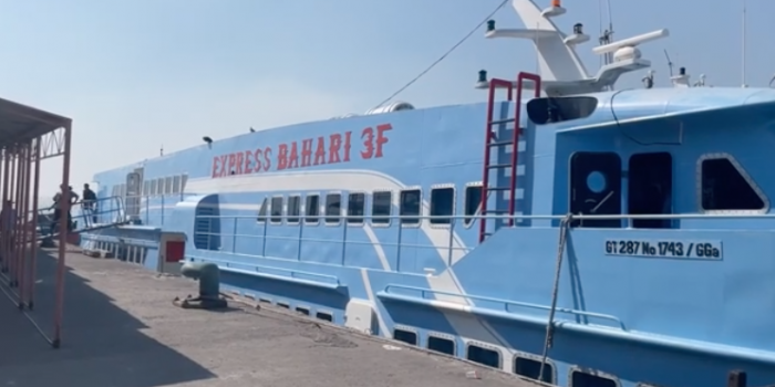 Kapal bahari ekspress yang melayani penyeberangan Bawean-Gresik (dok. Ist)