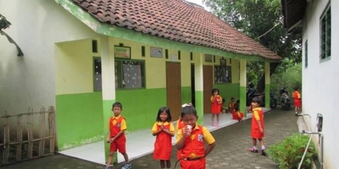Kondisi bangunan sekolah TK Darmala. foto: Agus Supriyanto/BangsaOnline