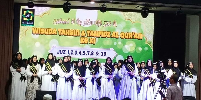 wisuda-tahfidz-smp-yimi-gresik-cetak-110-penghafal-alquran