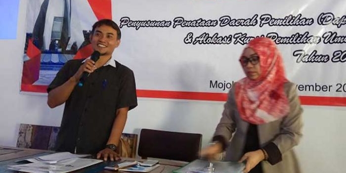Sosialisasi pilkada oleh KPU masih belum menunjukkan antusiasme pemilih. foto: Yudi/ bangsaonline.com