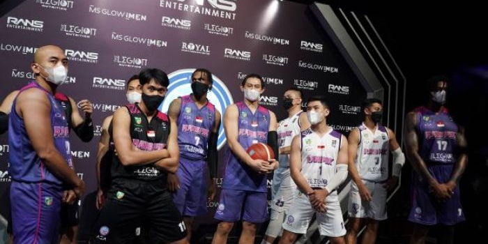 Salah satu tim pendatang baru di kompetisi IBL musim 2022, RANS PIK Basketball, meluncurkan jersey resmi yang akan dikenakan untuk musim 2022. Foto: @ranspikbasketball