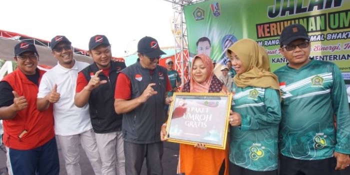 berhadiah-umrah-jalan-sehat-kerukunan-peringatan-hab-ke-80-kemenag-tuban-diikuti-7-000-peserta