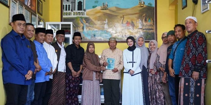 sampaikan-duka-mendalam-wali-kota-kediri-takziah-ke-pengrajin-tenun-ikat