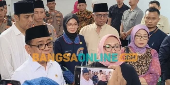 menteri-pppa-didampingi-wali-kota-kediri-dan-wagub-tinjau-pkg-di-ponpes-lirboyo