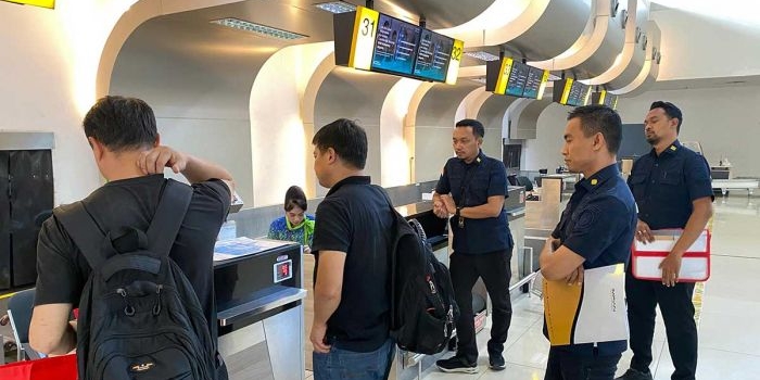 langgar-izin-tinggal-imigrasi-kediri-deportasi-2-wna-tiongkok