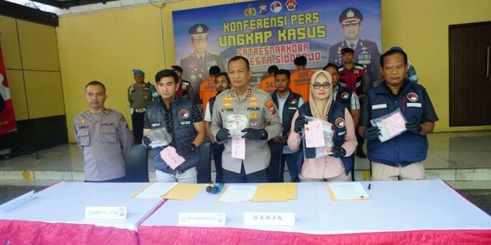 polresta-sidoarjo-tangkap-4-pelaku-dan-sita-26-kg-ganja-di-pertengahan-juli
