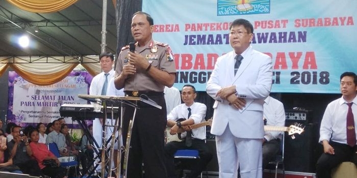 Wakapolda dan rombongan di Gereja Pantekosta Pusat Surabaya yang terletak di Jalan Arjuno 90 atau Jalan Bromo I/11 Surabaya.
