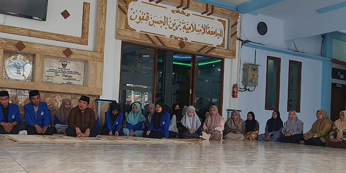 Mahasiswa dan rektorat Unzah menggelar tahlil dan doa bersama atas kerusuhan di Stadion Kanjuruan Malang, Minggu (2/10/2022)