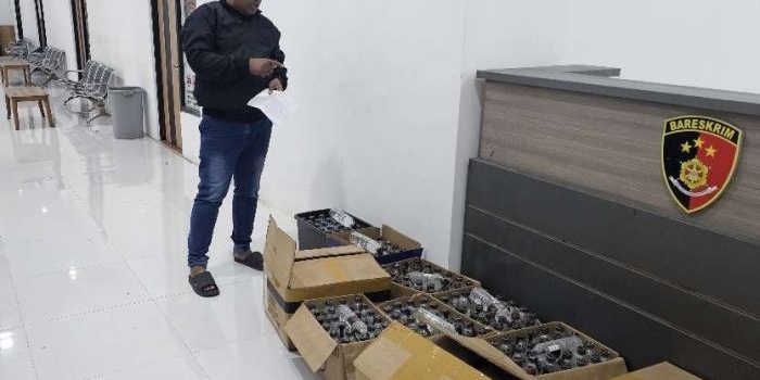 jelang-ramadan-polres-pamekasan-amankan-ratusan-botol-miras-hasil-razia-warung-dan-kios