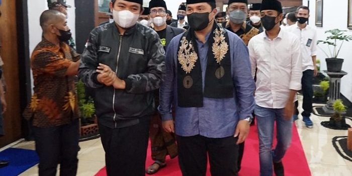 Menteri BUMN Erick Thohir menghadiri Apel Kebangsaan bersama Presiden Laskar Sholawat Nusantara, Muhammad Fawait di Ponpes Nurul Chotib, Al Qodiri IV, Jember. foto: istimewa