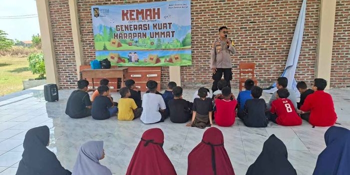 polsek-krembung-bekali-santri-pramuka-al-fatih-soal-etika-digital-dan-pencegahan-kenakalan-remaja