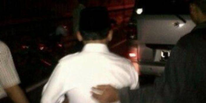 TANGKAP TANGAN. Mantan Bupati Bangkalan Fuad Amin Imron tertangkap tangkap oleh KPK bersama barang bukti koper dan 3 tas besar berisi uang. 