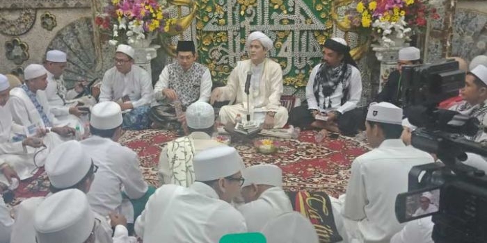 Master Limbad bersalawat bersama Gus Anom dan jamaah majelis ta