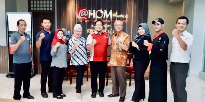 Jajaran manajemen Hotel @HomPremiere GKB.