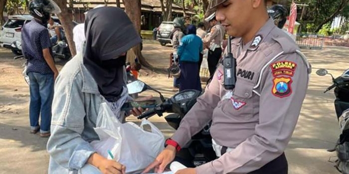operasi-gabungan-di-kawasan-wisata-satlantas-polres-sampang-tindak-115-kendaraan-melanggar