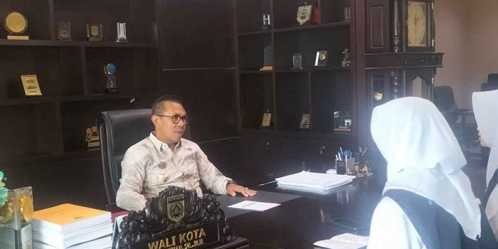 siswa-jurnalistik-sman-2-batu-wawancarai-wali-kota-bahas-jurnalisme-warga-dan-etika-media