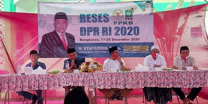 H. Syafiuddin saat dialog bersama para ulama dan santri di Pondok Pesantren Syaichona Cholil Bangkalan, Kamis (17/12).