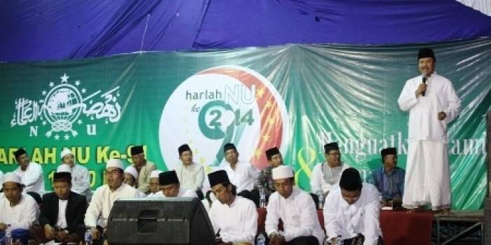 ?Ketua PBNU, Syaifullah Yusuf saat menyampaikan sambutan pada resepsi Harlah NU di Jombang, Sabtu (17/5) malam.foto:muhammad syafii/BANGSAONLINE
