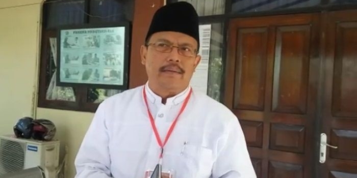 Kabid Penyelenggara Haji dan Umrah Kanwil Kemenag Jatim A. Faridul Ilmi saat memberikan keterangan persnya di Surabaya, Jumat (27/7). Foto: YUDI A/BANGSAONLINE