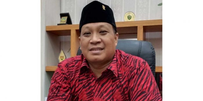 muncul-spanduk-bergambar-alif-mujid-ketua-pdip-gresik-turunkan