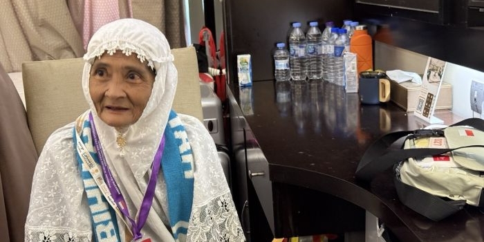 sosok-jumaria-jemaah-lansia-usia-80-tahun-inspiratif-yang-jadi-ikon-makkah-route-2026