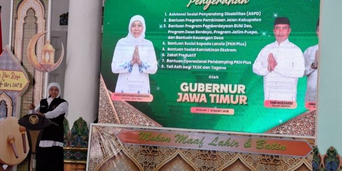 gubernur-khofifah-salurkan-8-jenis-bansos-di-madiun-warga-miskin-ekstrem-terima-rp15-juta
