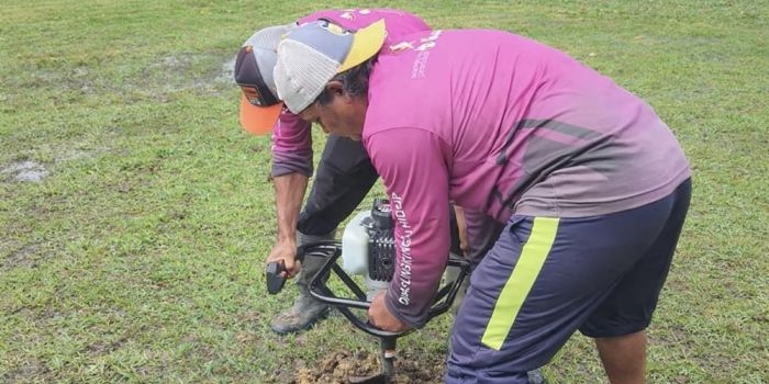 tingkatkan-resapan-air-hujan-dlh-buat-lubang-biopori-di-alun-alun-bojonegoro