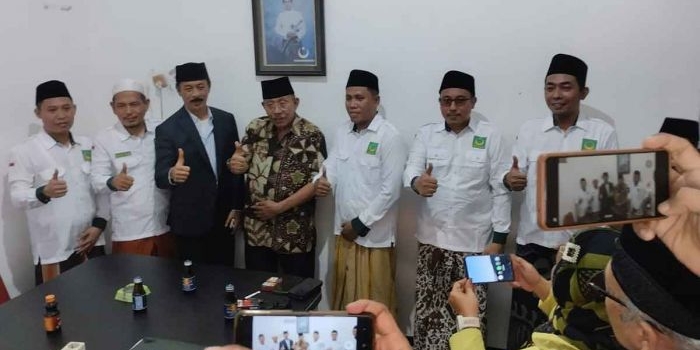 pilkada-pamekasan-2024-imam-utomo-totalitas-dampingi-fattah-jasin-ambil-formulir-pendaftaran-ke-pbb