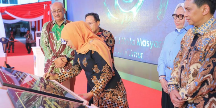 Gubernur Khofifah saat peresmian gedung baru RS Mata Masyarakat, Ketintang (dok. ist)