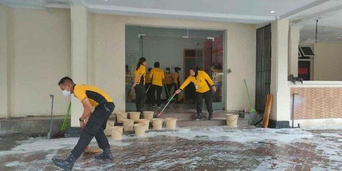 gedung-lama-rusak-mapolsek-tegalsari-pindah-ke-kantor-bawaslu-jatim