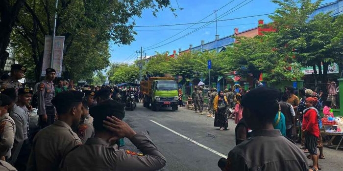 pedagang-pasar-larangan-blokade-jalan-ada-apa