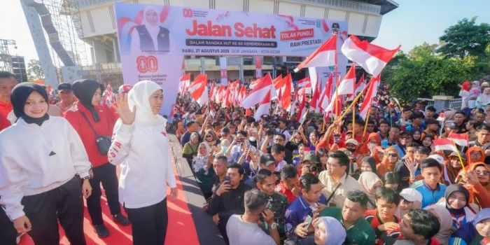 jalan-sehat-di-kota-kediri-khofifah-tegaskan-sma-sederajat-se-jatim-bebas-pungli