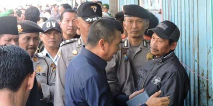 Wali Kota Malang bertemu dengan PKL di kawasan Pecinan. Foto: iwan irawan/BANGSAONLINE