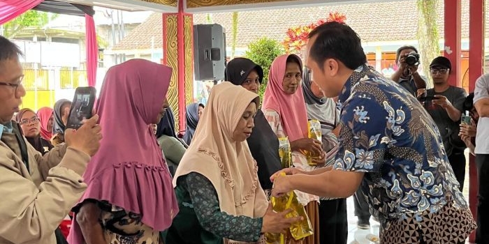 pemkab-dan-bulog-jember-mulai-salurkan-bantuan-pangan-periode-oktober-november-2025