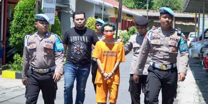 pelaku-pelemparan-bom-molotov-ke-pos-lantas-pandaan-ditangkap-polres-pasuruan